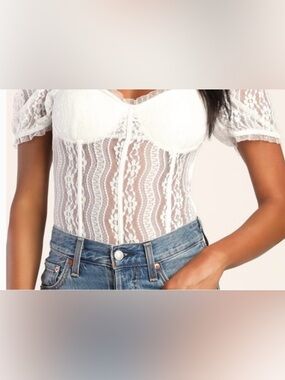 Lulus Women’s Feeling Flirtatious Floral Lace Puff Sleeve Bustier Bodysuit L New